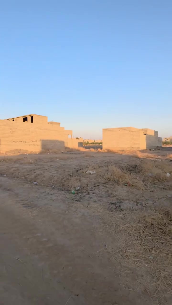 السلام عليكم
هيكل للبيع كاع ناجي الجحيشي وره مول الرمضان يبعد ٤٠٠ متر  يم القنطره الثانيه على اليمين كامل ستاره وبيتونه سعر ٢٠ 
***********
