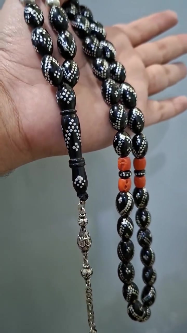 جمعة مباركة 🌹 
يسر حجازي قديم انتيك… 📿💯
العدد ( 43 ) خرزه دك زنجيل ورده نضافه فووول … 
فواصل مرجان قديم… وزن  السبحه ( 86 ) غرام صافي… فواصل فضه… كركوشة انتيمون… 

ملاحظة ابيع شرط يسر حجازي قديم خلاف الكلام ترجع 

الشراي فقط يتواصل خاص ... 
ما راوس بيع فقط احبتي الغالين ...

 تواصل واتساب او على رقم ***********..
يوجد توصيل كافه محافظات العراق. 🚛...
