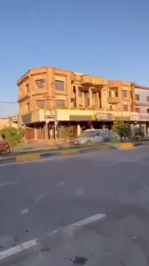 🏡 بيت للبيع - حجة ملك صرف (بناء حديث)
​فرصة ممتازة لامتلاك منزل واسع ومتكامل بكافة الخدمات وبناء حديث في موقع حيوي!
​المساحة: 226 متر مربع
​الأبعاد: الواجهة 12 متر × النزال 20 متر
​الملكية: حجة ملك صرف 📜
​سنة البناء: 2014 (بناء حديث)
​الموقع: شارع كراج بغداد - الفرع المقابل لمطعم كليل أبو الكص
​الخدمات: كاملة ومخدومة بالكامل (ماء، كهرباء، مجاري، تبليط)
​🔹 تفاصيل المنزل:
​الطابق الأول: غرفتين نوم + صالة كبيرة + استقبال + مطبخ + مجمع صحيات + منور
​الطابق الثاني: غرفتين نوم + بيتونة + سطح واسع
​📞 للاستفسار والتواصل: ***********
***********

