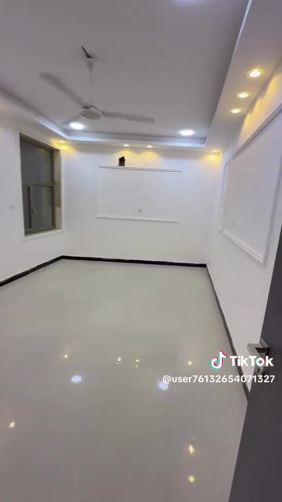شقق زيرو للايجار في ابو نؤاس شارع علوه مصطفى تفاصيل طابق ثاني غرفتين نوم كبار وصاله ومطبخ وصحيات ٢ وبالكون 
سعر الايجار ٩٠٠ الف قفل مجهزه سبالت البنايه تحتوي على مصعد للاستفسار ***********
