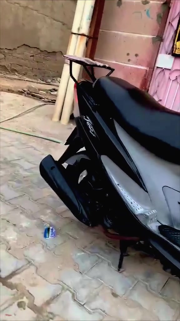 سلام عليكم دراجه ماكس قجمه شغاله سلف هندر دراجه كامله بوشه 55 شغاله لايت هورن اشاير السعر 725 وبيها مجال مكاني البصره الموفقيه قرب شارع بغداد ***********
