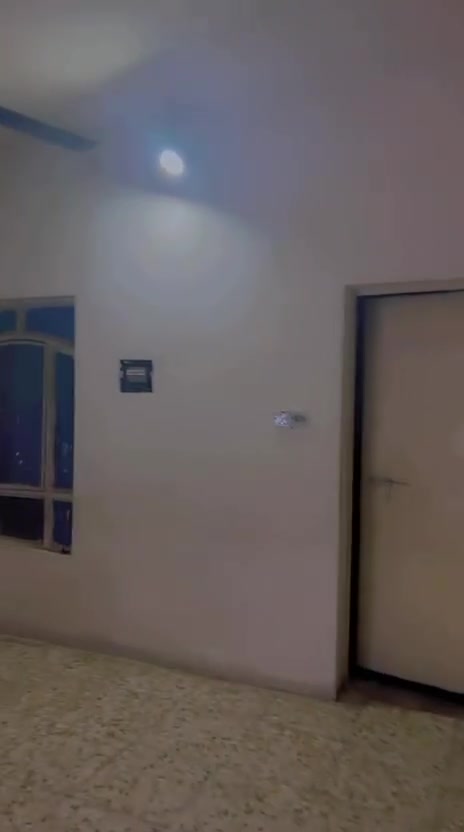 🏠 للبيع بيت سكني مميز
طابو صرف 

📍 الموقع: كفاءات العبيدي قرب العيادة 
واجهه 7ونص نزال 20 

📐 المساحة: 150 متر
📏 الواجهة: 7 متر
🏢 طابقين كاملين
✨ البيت نظيف جداً وجاهز للسكن

🔹 الطابق الأرضي:

• مطبخ
• استقبال
• صالة كبيرة
• غرفتان
• حمام داخلي
• حمام خارجي
• كراج كبير يتسع لسيارة

🔹 الطابق الثاني:

• 4 غرف
• صالة
• حمام

📞 للاستفسار والتفاصيل: يرجى التواصل ***********.

