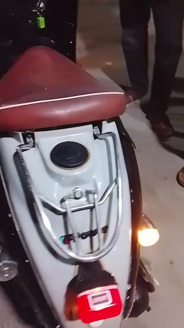 ماطور عبد الحليم
نضيف 
محرك كبس كهربائيات شغاله
350الف وبيهه مجال بسيط للشراي
وتساب ***********
