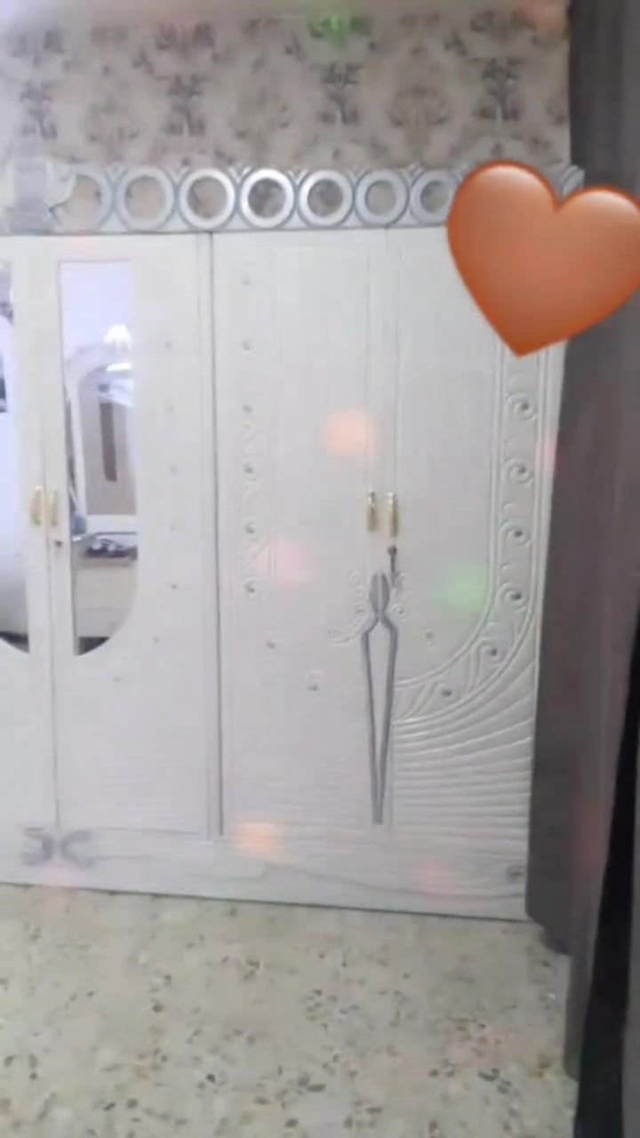 سلام عليكم غرفه نوم للبيع عراقيه على شكل تركي نضيفه جدا ميز مرايه بعده بيه لايلون كنتور 6 بيبان وياه زاويه بابين طويله تصميم كلش حلو مصالي شهر من اخذته مكان بغداد شهداء البياع الشراي يتصل بلرقم ويدلل مستعجل على بيعته *********** وتساب موجود
