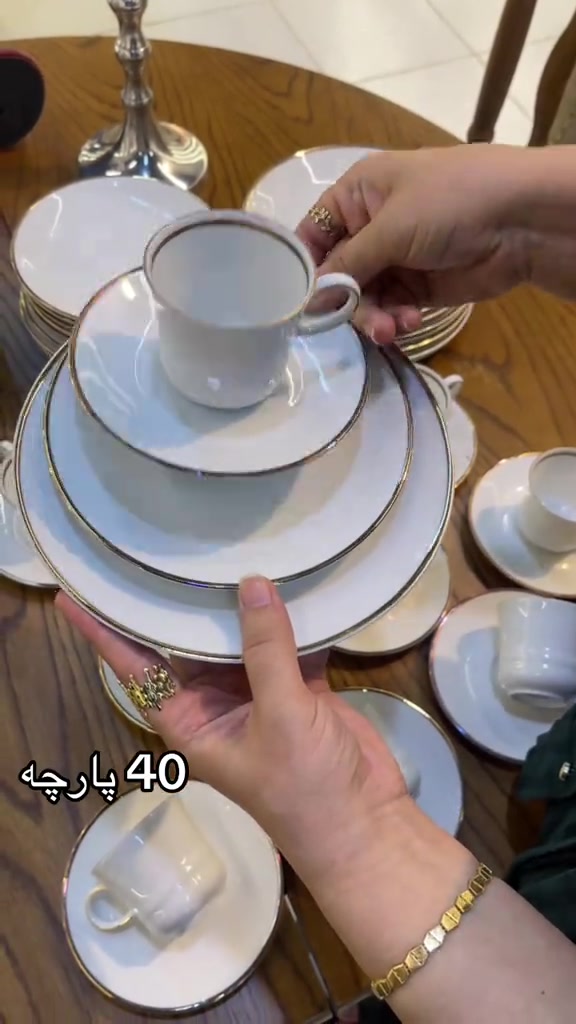 

نص مكتوب في الصور:
- 40 پارچه