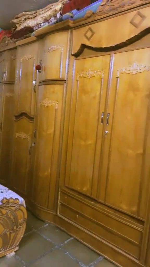 غرفه أخشاب للبيع. سعر 650بيها مجال  رقمي.     ***********
