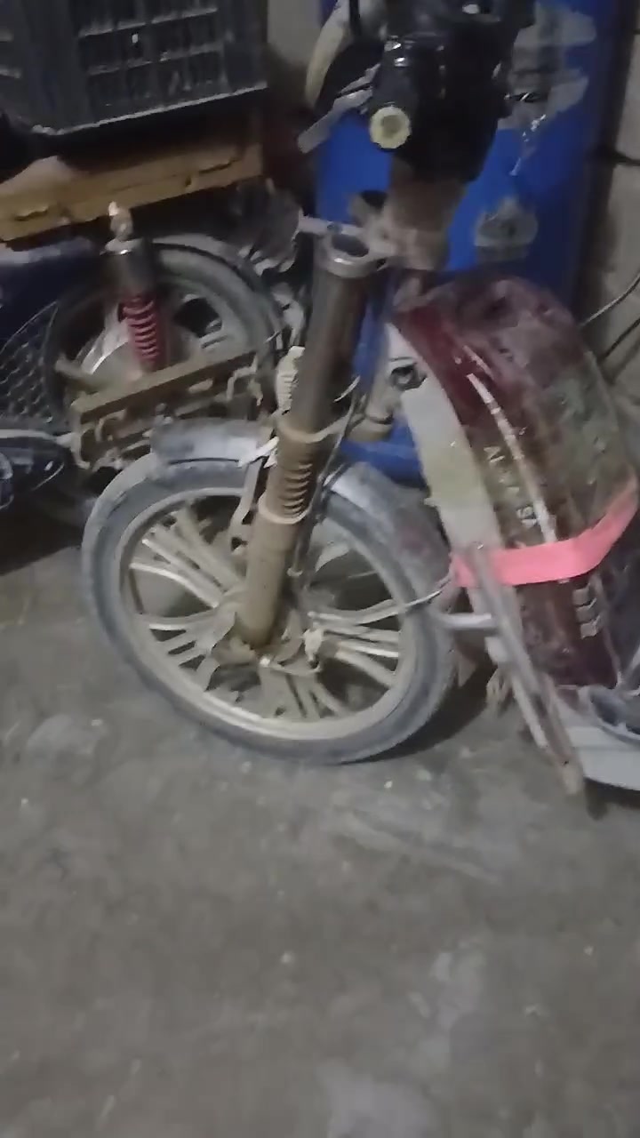السلام عليكم شتريت هي الدراجه بطاريتهه نص عمرههه واريد ابيعهه شكد جيب ومنو يشتريهه يتفضل خاص واذا مراوس بوحده تشتغل وانطي فرق مو مشكله ليريدهه خاص
