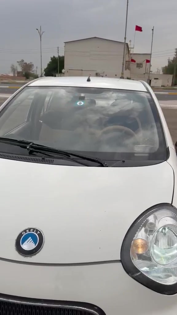 جيلي باندا LC • ٢٠١٣ • شاشة وكاميرا