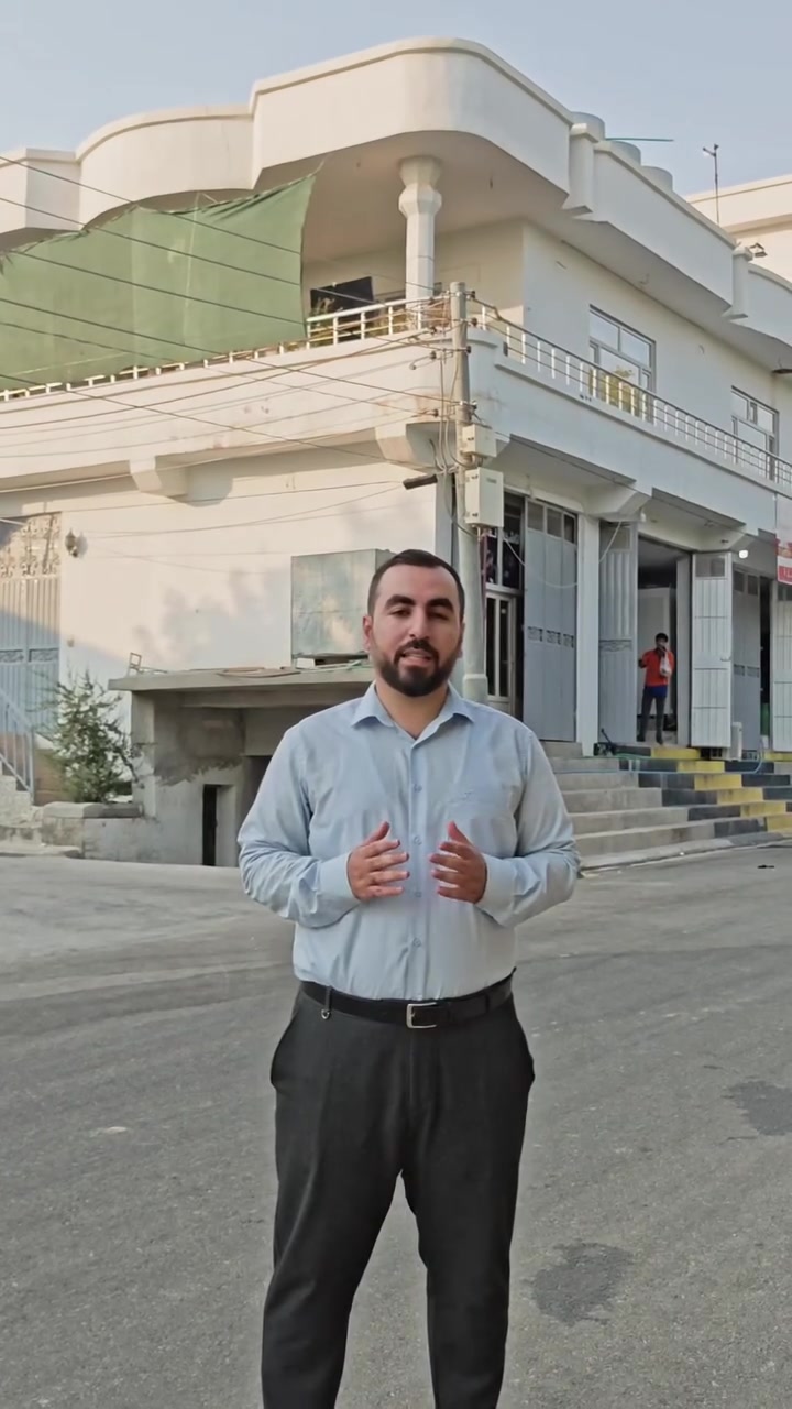 مولکێکی تجاری بکڕە کە داهاتت بۆ بێنێت و تیایدا بحەسێیتەوە!!!
ئەم خانووە لە گەڕەکی بەردەسوورە لەسەر شەقامی سەرەکی کەلار - سلێمانی بەردەمی باخچەی گشتیە
ڕووبەری 160 مترە لەسەر پانی
پێکهاتووە لە ژێرزەمینێک و 4 دوکان و خانوویەکی گەورە
بۆ وەرگرتنی زانیاری زیاتر پەیوەندی بکە بە
***********
***********
