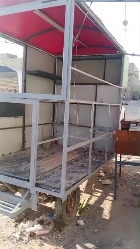 السلام عليكم ستوت للبيع مطعم متنقل كامله كل ملحقات طباخت وكهرباء شغاله ستوته أصولي وكيل بغداد السعر مليون 200مجال قليل مكان النجف الأشرف مقابل قريت الغدير توصل ***********
