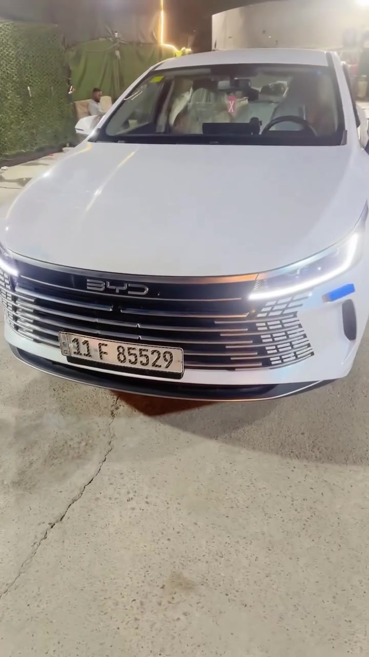 السلام عليكم من رخصت الادمن المحترم يتوفر سياره للبيع BYD05دستروير موديل 25ماشيه2600كيلو  بعده بحالة الوكاله مكفوله كفاله عامه والموصفات المعروفه للسياره الكل تعرفه فول عدى الفتحه اوبلنسبه للبرامج كله منصبه برامج الاصلي للسياره من الايوتيوب والوتساب والويز والستلايت الاصلي يفتح كل القنوات المشفره لاستفسار على الرقم ***********
