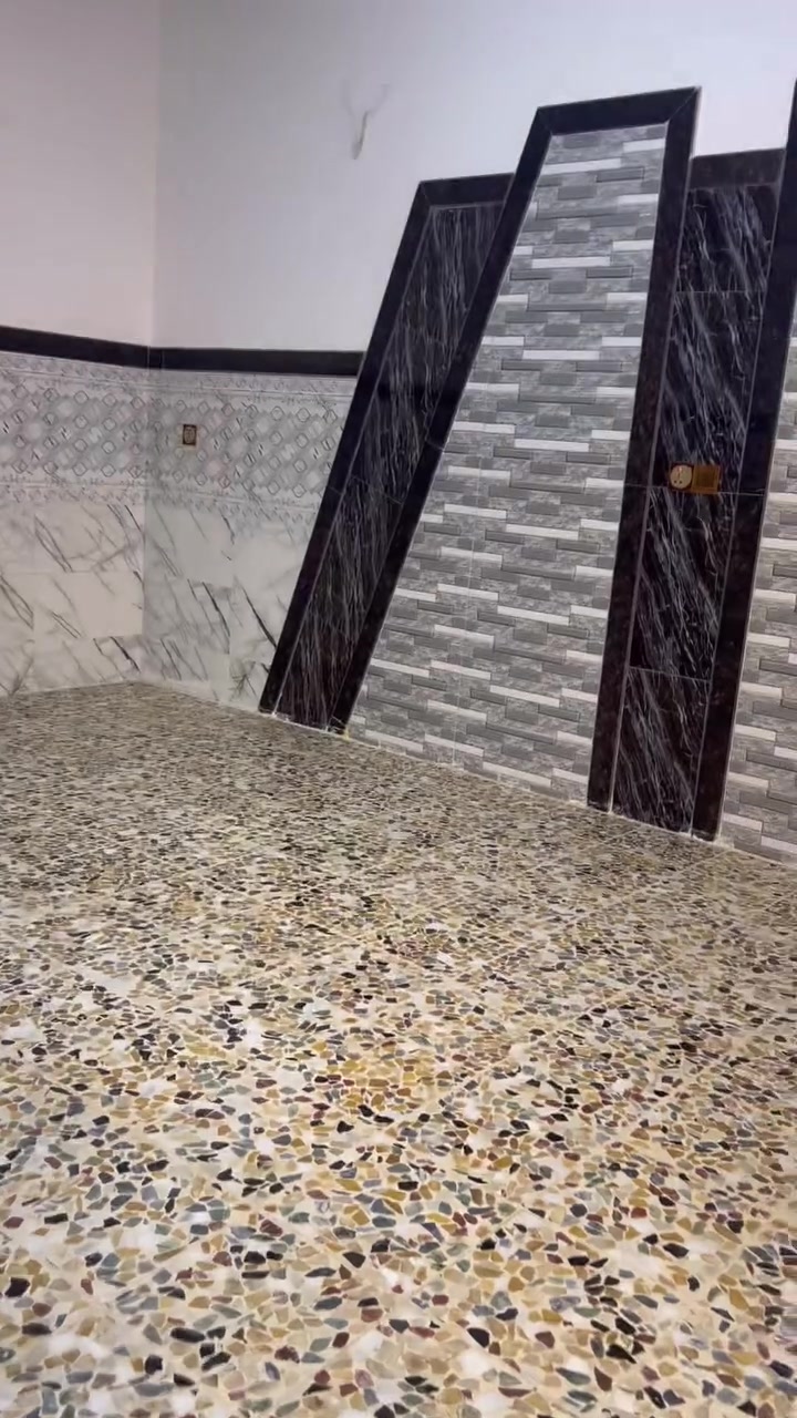 السلام عليكم بيت 🏠 للبيع حي البنوك الثالثه خدمات كامله ماء+كهرباء+شارع 25سايدين البيت مجاور زيونه على مدخلين مساحة البيت بناء133الاتصارعلى الرقم صاحب الدار***********
