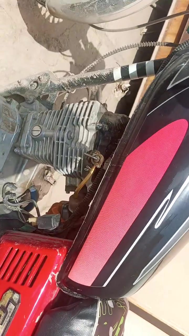 سولنك موديل 22 نضيفة شغالة كل نقص ما بيها خير من الله كابريتر رياضي و صالنصة رياضي 4 كير
زنجيل جديد 
مرايات جديد 
دهن مبدل جديد 
فلتر بانزين جديد 
سويجين 
دسك امامي جديد 
كلتش ما خلصان بعده 
دراجه مسوي الها ادامه قبل اسبوع خير من الله تجي تشغل وتطلع 
نقص بس دشبول ما يشتغل و دواسة يمين مكسورة 
عنواني بغداد التاجي . وتساب ***********
