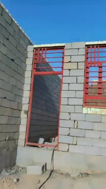 خلفه بناء بلوك 
***********
***********
​"البناء مو بس صف بلوك، البناء فن وهندسة. مستعدين لتسليم كافة الأعمال لأدق المهندسين وبمواصفات قياسية. كوادرنا مفتوحة العدد ونغطي أضخم المشاريع في صلاح الدين وبغداد. دقة بمواعيدنا.. ونظافة بشغلنا.
