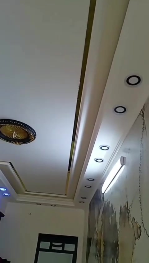 دار للبيع سند 25 طابو زراعي مساحه 150متر الواجهة 6 والنزال 25  مكانه حي السفير قريب على سكله ابو محمود يحتوي على كراج استقبال صاله مطبخ غرفه نوم ترك الطابق ثاني غرفه نوم صاله و حمام سطح اي استفسار اتصل ***********
