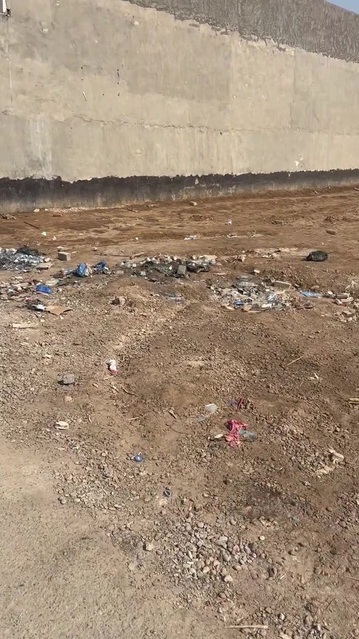 السلام عليكم قطعه ارض البيع اصواليه باسمنه طابو المساحه ١٠٠متر واجهه ٥ونزال ٢٠على شارع العام عرض شارع ١٣متر متوفر مي مجاري كهرباء بورد سحب إنترنيت تريدهه بناء بيت 🏠 تسليم 🔑تريد  بيع سعرههب١٢ونص وبيهه مجال قليل العنوان الحميدية مدينتي شارع سيد عوده مجاور ملعب علي مردونه /مكتب دالايه الكوثر العقار)***********
