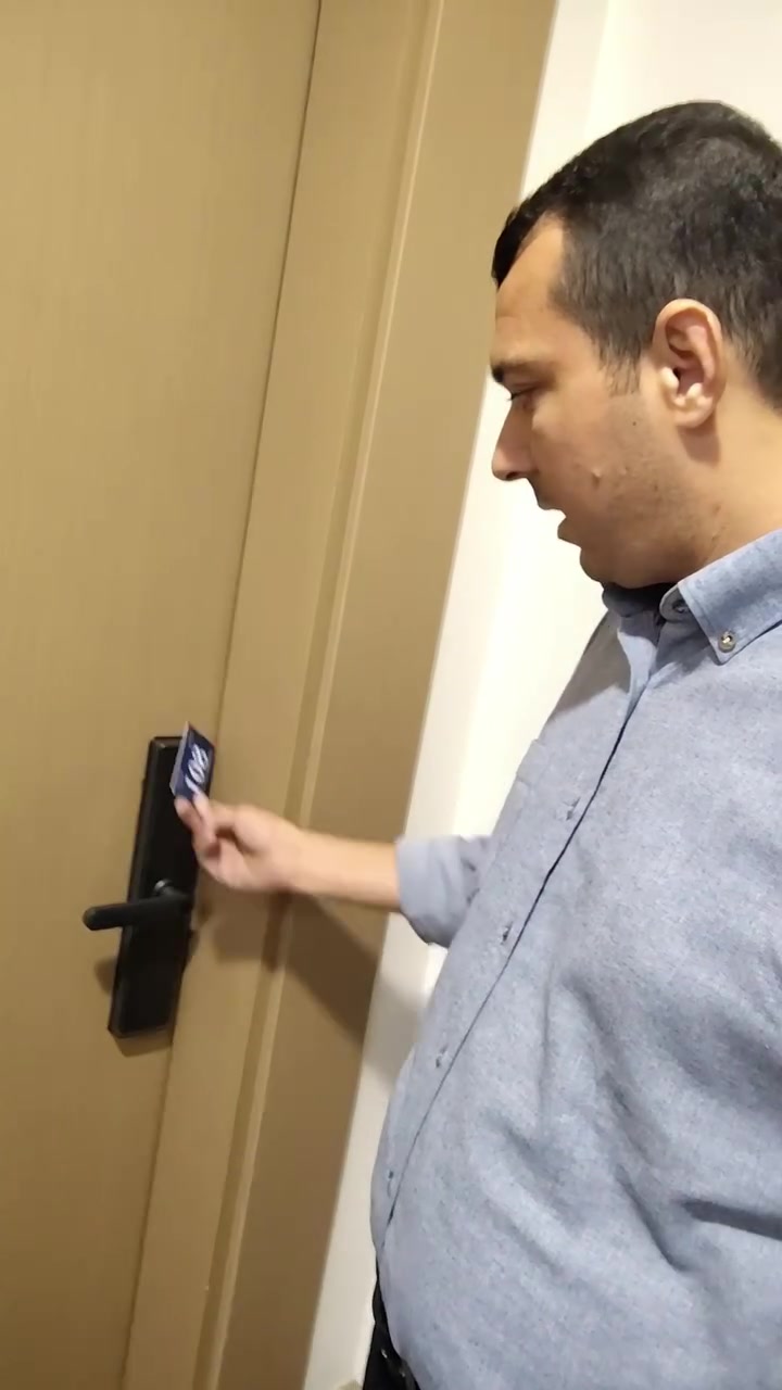 🔐 سیستەمی کیلۆنی سمارت بۆ هۆتێل و شوێنە گەشتیارییەکان 🏨
ئایا دەتەوێت ئاستی ئاسایش، خزمەتگوزاری و بەڕێوەبردنی ژوورەکانی هۆتێلەکەت بەرزتر بکەیت؟
✨ Hotel Smart Lock System چارەسەرێکی مۆدێرن و زیرەکە بۆ کۆنترۆڵ و بەڕێوەبردنی دەستگەیشتن بە ژوورەکان.
✅ دەستگەیشتن بە RFID Card
📱 بەڕێوەبردنی زیرەک و مۆبایلی
🔧 دامەزراندنی ئاسان
🛡️ ئاسایشی بەرز
🏨 بەڕێوەبردنی ژوور و کارتەکان
📊 کۆنترۆڵ و تۆمارکردنی بەکارهێنان
💡 بۆ هۆتێلەکان، موتێلەکان و پڕۆژەکانی میوانداری
📞 بۆ زانیاری و داواکاری: ***********
***********
🔐 ژووری پارێزراو — میوانی دڵخۆش — کاروباری زیرەک
#HotelSmartLock #SmartHotel #SmartLock #HotelSecurity #RFID #AccessControl #SmartSecurity #CCTV #Kurdistan #Sulaimani
