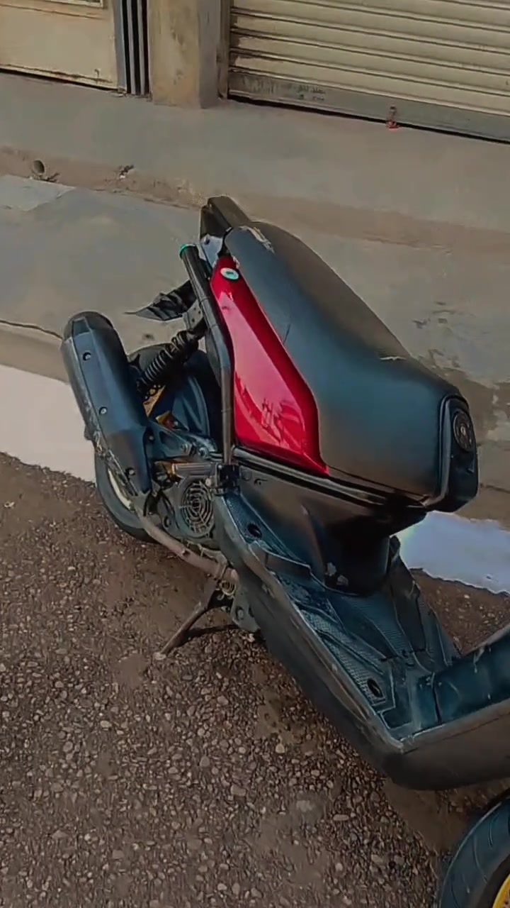 ***********
للبيع 1,300 وبيها مجال
