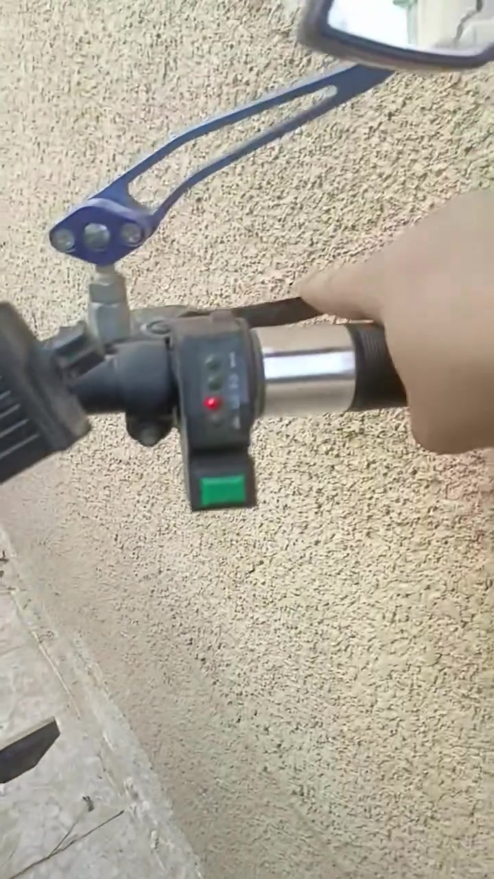 اسلام عليكم. دراجه شحن. شغاله 100/100 بريك بطاريات شاشه.  بصمه ماعوزه اي شي. سعر مناسب  175 الف وبيه مجال قليل. عنوان بغداد مدينه صدر. ***********

