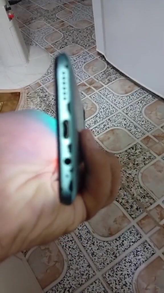 تكنو سبارك ٨ ذاكره ١٢٨ عشوائي ٤ يحتاج ايسي بس يشحن طبيعي وبصمه واكفه باقي كله شغال ما
سعر ٧٥ وبي مجال
