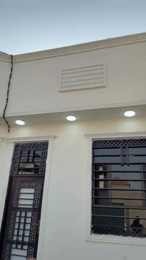 السلام عليكم متابعينه الكرام 
يوجد بيت لبيع 
المساحه ٢٠٠م
الجنس العقاري طابو زراعي 
يتكون البيت من غرفتين ومطبخ وصاله وصحيات ودوانيه وطارمه 
الموقع البصره ابو الخصيب محيله 
السعر ١١٠مليون وقابل للتفاوض 
لتواصل والاستفسار الاتصال 
*********** 
مكتب عقارات 
سيد رضا المكصوصي
