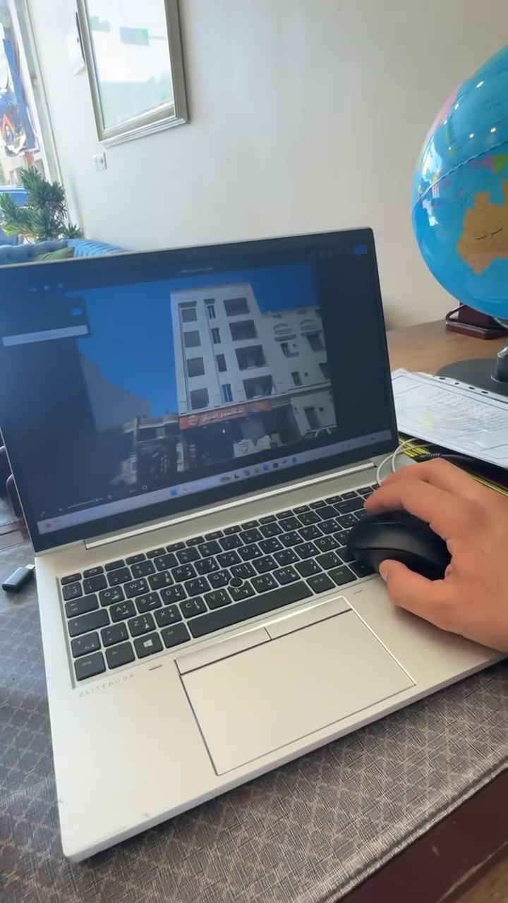 بناية تجارية مكونة من 4 طوابق  
📍الموقع زيونة 710 موقع تجاري قرب الشارع العام 

✅ المساحة—200 متر مربع 

✅الواجهة—10

✅النزال——20 
———  ———  ———
تحتوي على :- 9 شقق وكل شقة :- 
🔹غرفتين نوم 
🔹صالة  
🔹 مطبخ 
🔹صحيات + منور
—————————#أعرض_عقارك_في_مكتب_مجاز_رسمياً 

للأستفسار ⬇️
#مكتب_الريان للاستشارات الهندسية و الخدمات_للخدمات_العقارية
📱 ***********

📱  ‭*********** 

🏡 عنوان :- زيونة محلة 710 شارع صيدلية قطن مجاور ثانوية بدر الكبرى للبنات

