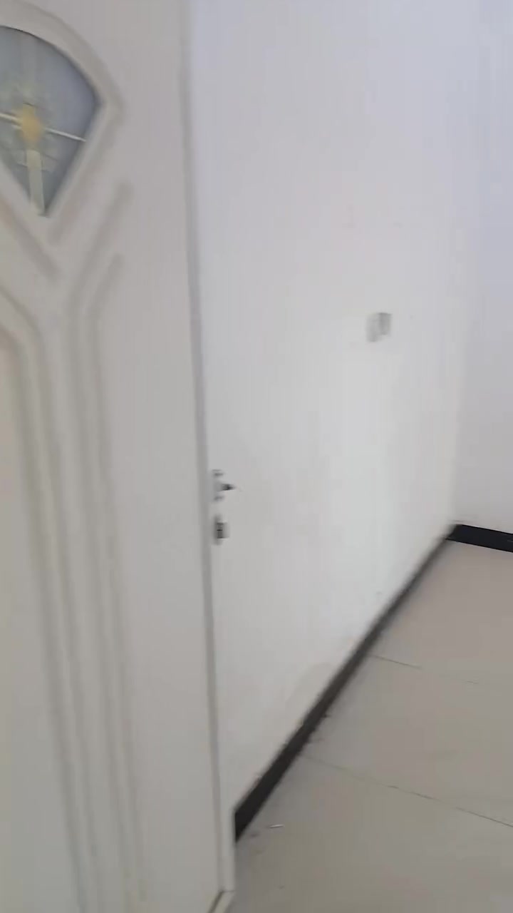 السلام عليكم بيت الإيجار طابق ثاني يحتو على غرفتين نوم أربع شوارع زعفرانيه ستفسار على رقم فقط ***********

