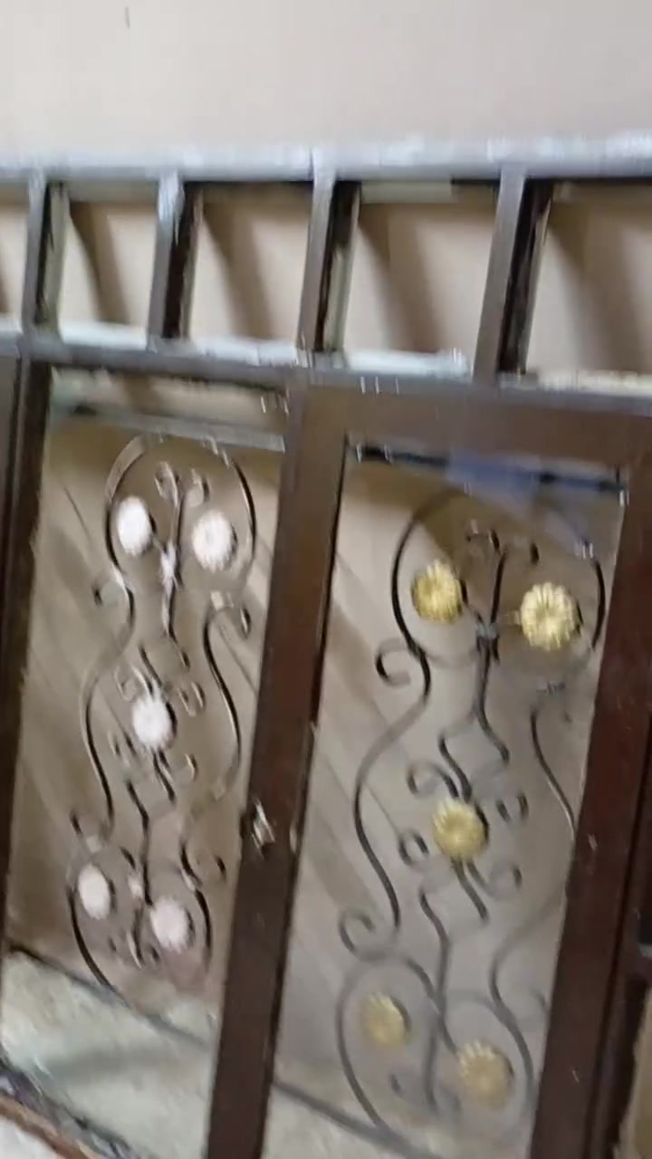 شباك مع باب كامل سعر 75الف مع ***********
