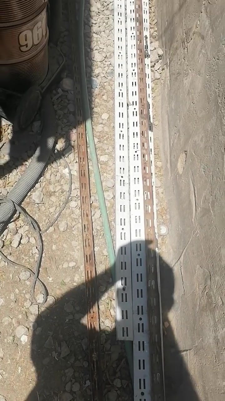 سلام عليكم عندي رفوف للبيع مال ابو أسواق ١٤ رف كاملات هنه وغراضهن قويات شرط ٥٠ يتحمل للأستفسار واتساب
***********
