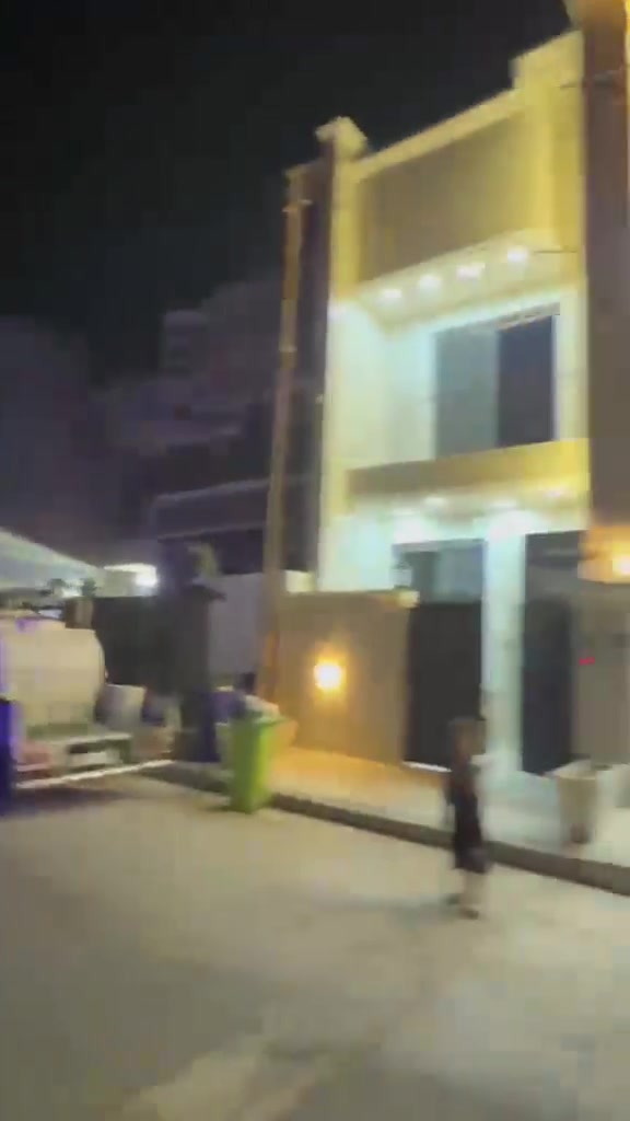 للبيع دار مساحة ٨٢م حديث فول مواصفات ٣غرف الدوره حي المعلمين للاستفسار الاتصال على الرقم *********** واتساب
