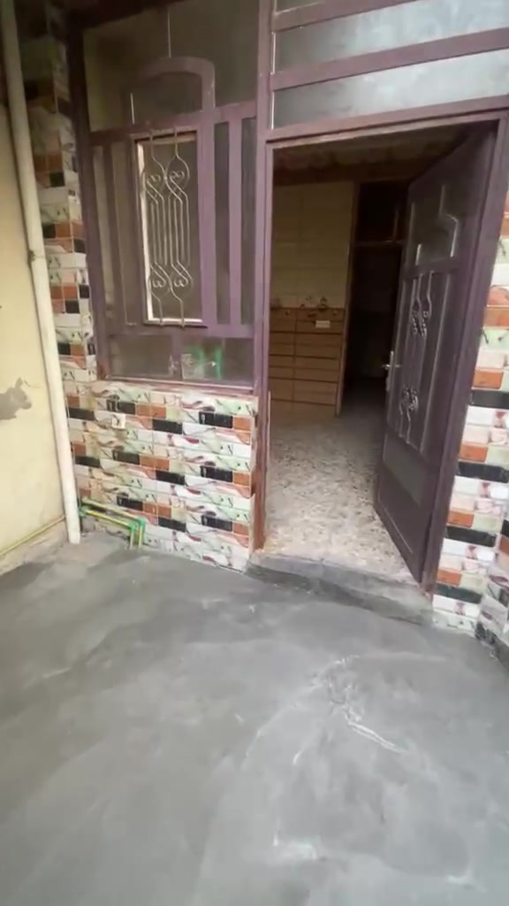 مشتمل الايجار
المساحه//100 م
غرفة نوم 
هول
مطبخ 
استقبال 
مجمع صحيات/2
خدمات جاهزه/////////////////
ماء وكهرباء وخط مولده وانترنيت ضوئي ومدارس 
العنوان/////////////////////
محيزم/4،،،،،،،،،،،،،،شارع 80،،،،،،،،،،،شارع شريفه الجديد 
قبل الاستدارة الحاده،،،،،،،،،،،فرع قصابه لحوم الحرمين 
يبعد عن شارع 80 تقريباً  50م
الاتصال////////////////
***********
***********
مكتب عالم التطور للعقار 
بإدارة//////////////////
أوس المرشدي للعقار

