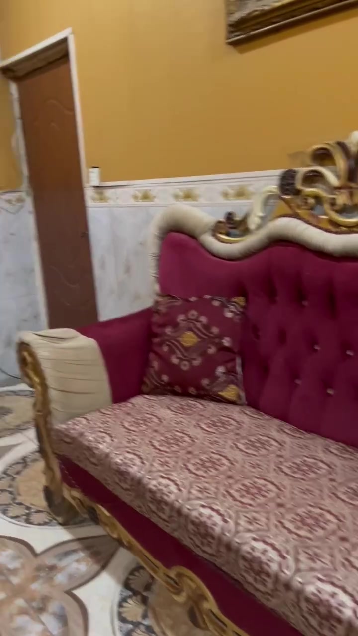 السلام عليكم تخم عشره مقاعد بيه طرز   قليل كلش ثقيل  تكمه ونضيف جدا مكان بغداد المعامل  رايده ٣٥٠ وبيه مجال  سبب البيع كبير على الاستقبال  لان زغيره ***********
