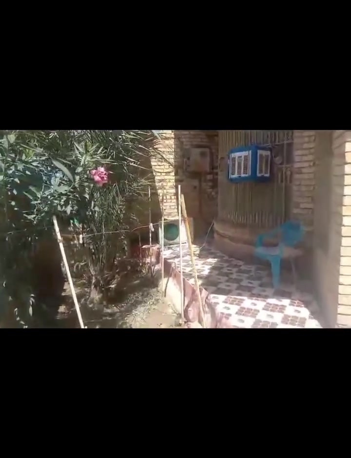 بيت للبيع 🏡❗ 
مساحته ٢٠٠م طابو صرف
الديوانية ـ التقية الثانية ـ قرب شارع عشرين

الطابق السفلي يحتوي على:
استقبال،صالة،مطبخ غرفة نوم، صحيات وحمام منعزلة

الطابق العلوي يحتوي على:
صالة،ثلاث غرف نوم، صحيات وحمام

يباع نقدًا ولا يباع بالاقساط

منطقة راقية كل الخدمات متوفرة

🔴يباع مع أكثر الأثاث🔴 

السعر ٢٨٠ مليون مع المجال

للاستفسار:
***********‪
