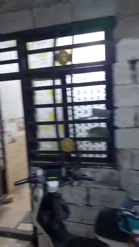 بيت ميت متر كربلاء شارع مدرسي يبعد عن الإمام تلاثه كيلو سعر ٤٠ ***********
