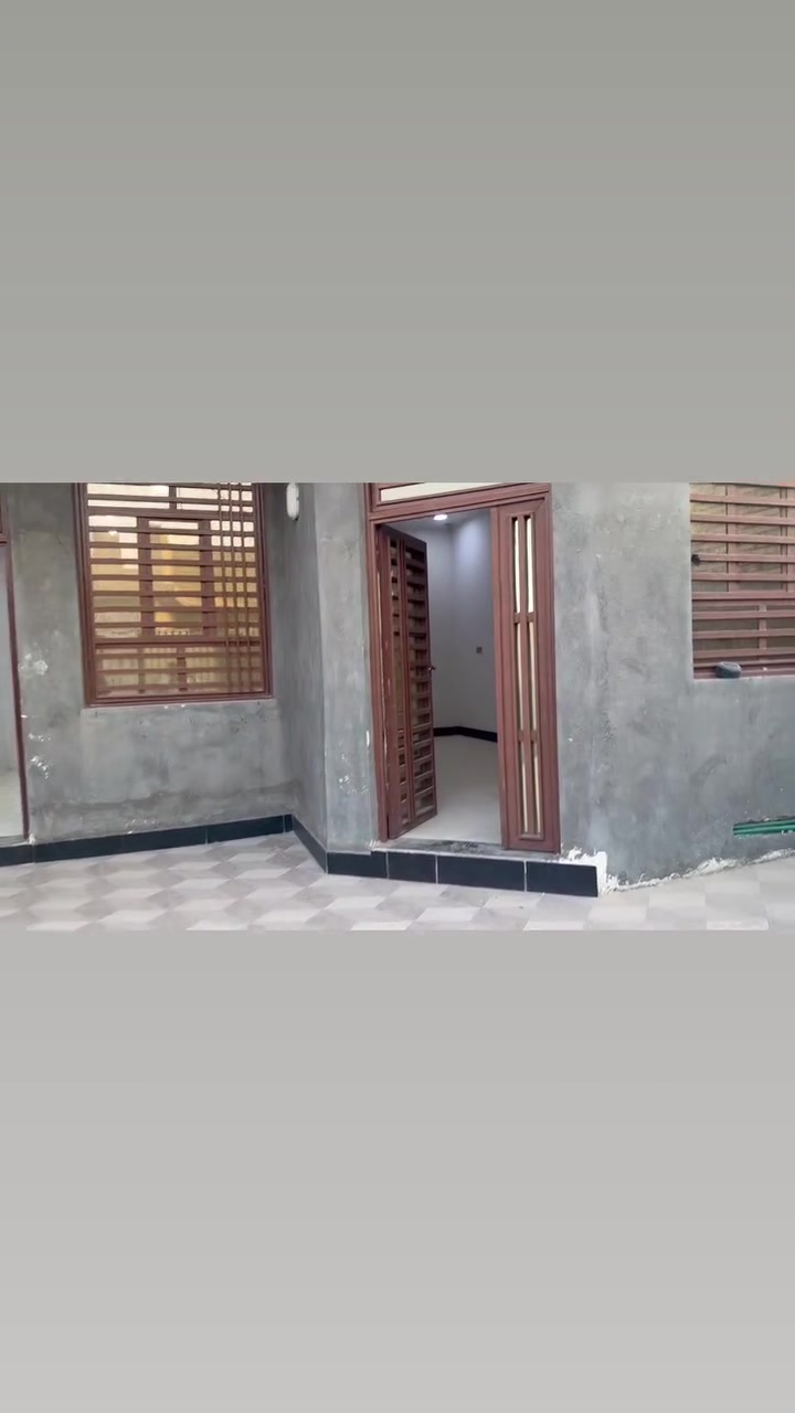‏سلام عليكم
‏بيت زراعي مساحة 200 متر
‏البيت جديد وفارغ حالياً

‏بناء طابوق صب كونكريت  

عنوان ناصريه ناحية السديناويه  الشارع العام قرب صيدلية الروان مسافه 80 م عن الشارع السايدين 

خدمات ماء مجاري كهرباء عرض الشارع 11 م 

للاستفسار عن السعر الاتصال او المراسله واتساب
***********
