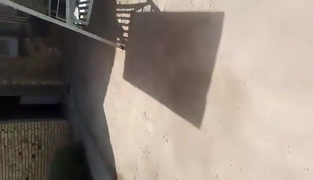 بيت للبيع الموقع الجهة اليسرى مال الجسر مساحة الثاني باتجاة الفضليةالمساحة200بناء درجة اولى للبيع الاتصال ***********
