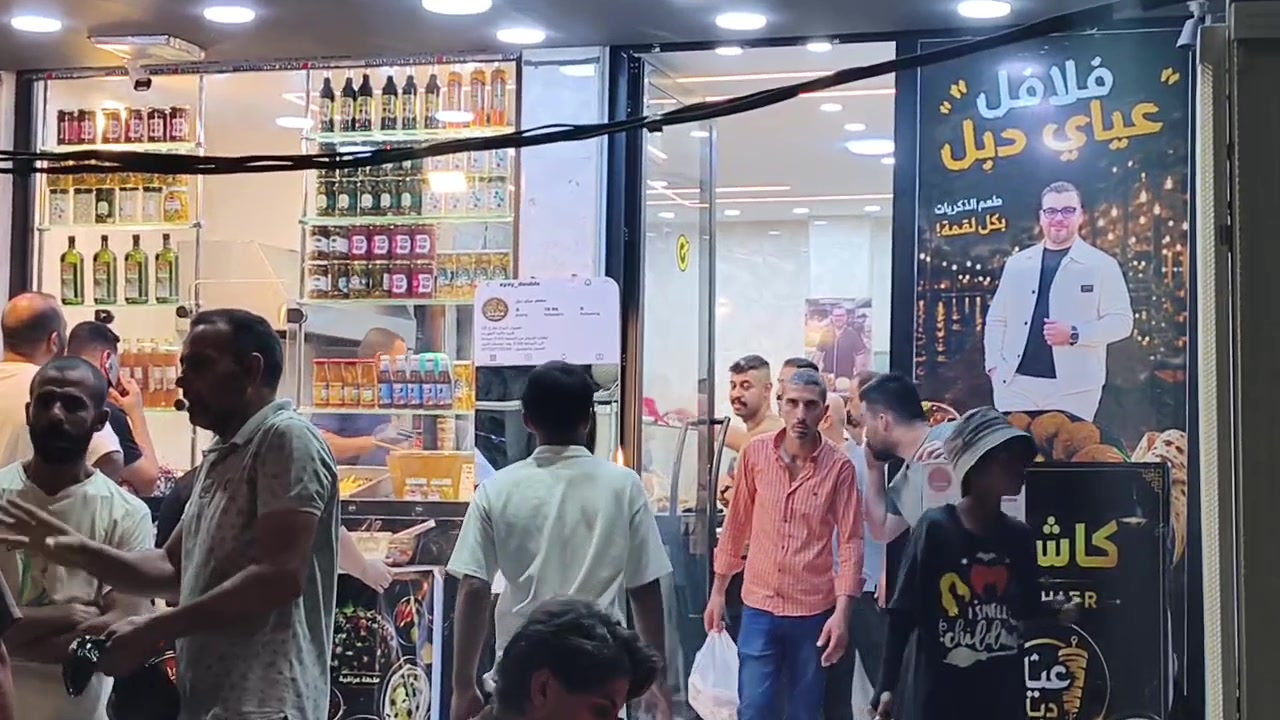 السلام عليكم مطعم للبيع بـغداد البياع شارع 20 شارع السوك موقع مميز وشغال وخير من الله ايجارة مليون 3 محلات محلين مطعم كامل والثالث مطبخ ومخزن دخل المطعم من 550 إلى 650 حاليا ب 3 ايتمات فقط الفلافل والشاورما والبركر بسعر مناسب جداً