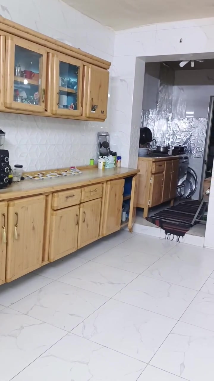 السلام عليكم
كاونتر للبيع 
طول الارضي ٢٩٠سم 
الملحق ٢١٥سم 
السنگي ١١٥سم مع خلاط ٣ خطوط 
السعر ٢٥٠ العنون ديوانيه شارع مكتب الحياه ***********
