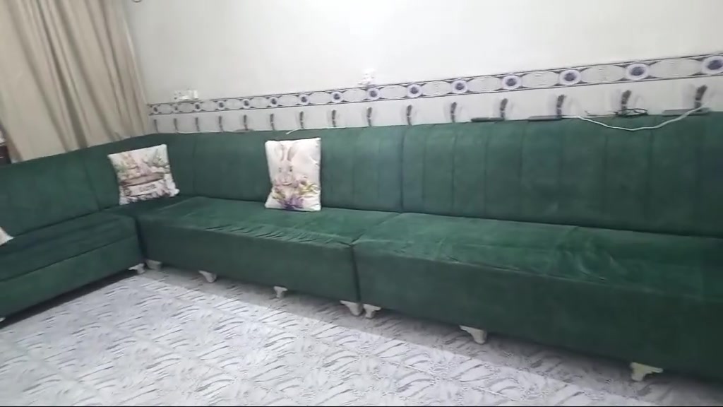 ديوان 10مقاعد نظيف استخدام موسم واحد
بي ضرر بسيط جدا ب350وبي مجال مكاني الشرطه 
***********واتساب
