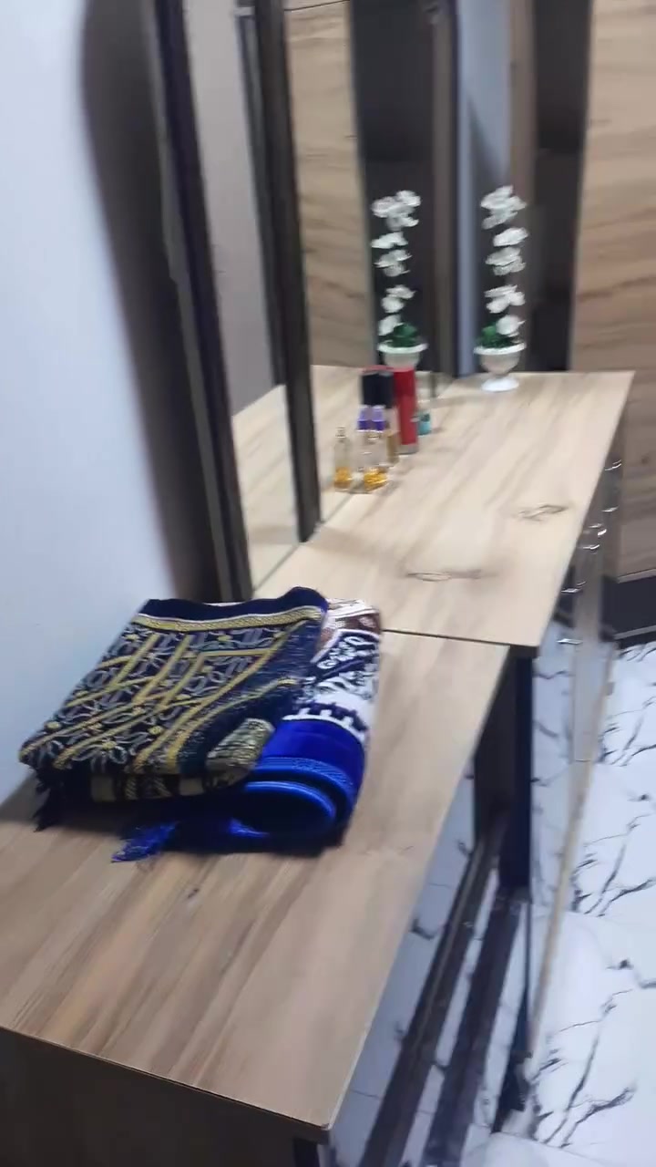 سلام عليكم عيني غرفه تركي لبيع مثل مشوفون ب صور تسع قطع مع دوشك عنوان فلوجه حي العسكري غير متواجد على فيس بوك اتصل على الرقم الهاتف *********** }***********
