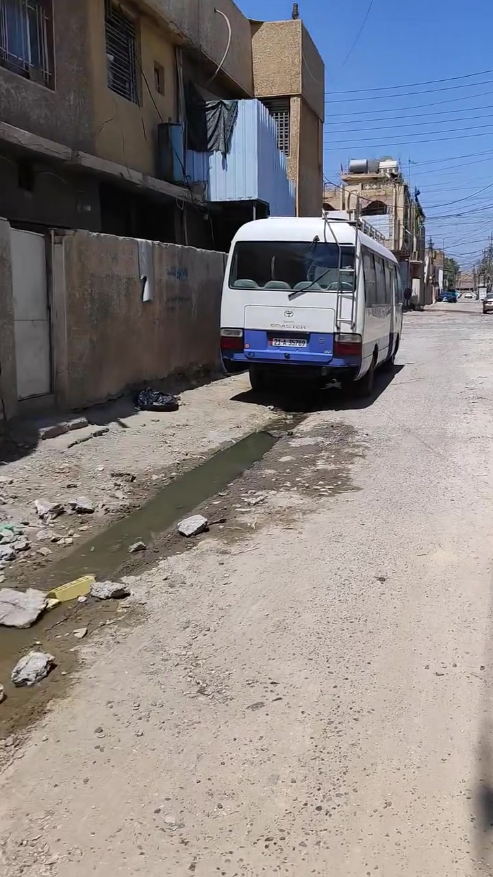 السلام عليكم بيت طابق اول 100م الى للايجار استقبال 2غرفةنوم  ومطبخ ومساحه درج  ومناور 2وخدمات   سعر  400الف المكان  الامين قرب فلكه الحدادين مقابيل كراج بيت وادي الاستفسار اتصال على الرقم او الواتساب ما متواجد على الفيس ***********
