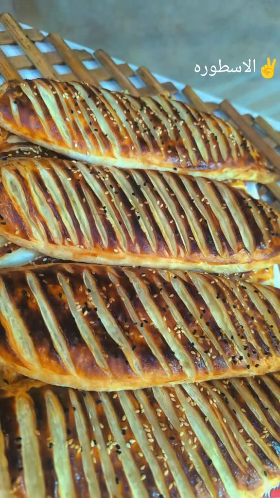 سلام عليكم يوجود جميع أنواع الفطائر بيتزه عش البلبل الحلبي بورك تركي ع طلب.....واتساب***********

نص مكتوب في الصور:
- PIZZA RESTAURANT مذاق لا يقاوم بيتزا بطعم مختلف مكونات طازجة تحضير يومي طعم لا ينسى توصيل سريع
- ١١:١٥
- ٢٠٢٦/٠٦/٣٠
- ٠٥:٠٧ م
- المزيد
- حذف
- تعديل
- تفضيل
- مشاركة