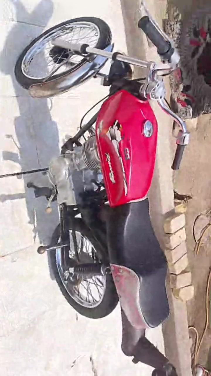 سلام عليكم دراجه البيع اوراق اصوالي شاصي نامه 21 وتعميره 25كله امجفته مره وحده والباقي كفاله عامه سعره 700وبيه مجال حك جيه   مفتوح الخاص  او رقم ***********
