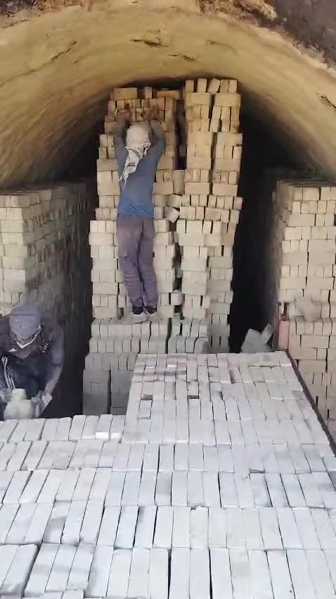 السلام عليكم
يوجد انواع الطابوق للبيع وحسب الطلب والاتفاق علمآ كل من وسعره اتصل 🗣📲📞 ***********
