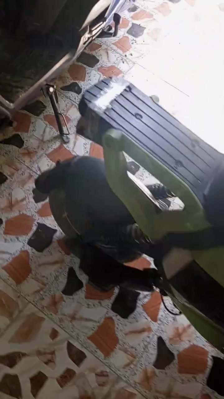 السلام عليكم 
دراجه شحن للبيع 
ثلاث سرعات نضام بك دبل بصمه تشغيل عن بعد
اربع بطاريات كلشي شغال وبل خدمه السعر 230
مكاني بغداد الدوره قرب الاقواس
وبقي التفاصيل على الرقم ***********
