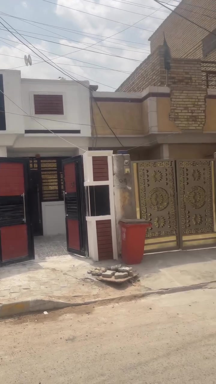 بيت ٩٠ متر موقع مميز. جدا.  غرفتين نوم وستقبال. وحمام ٢ ومطبخ وتواليت خارجي.  السعر. ٧٨ وبي مجال بسيط ***********قريب السوق الكبير. وشارع ابو سمير.

