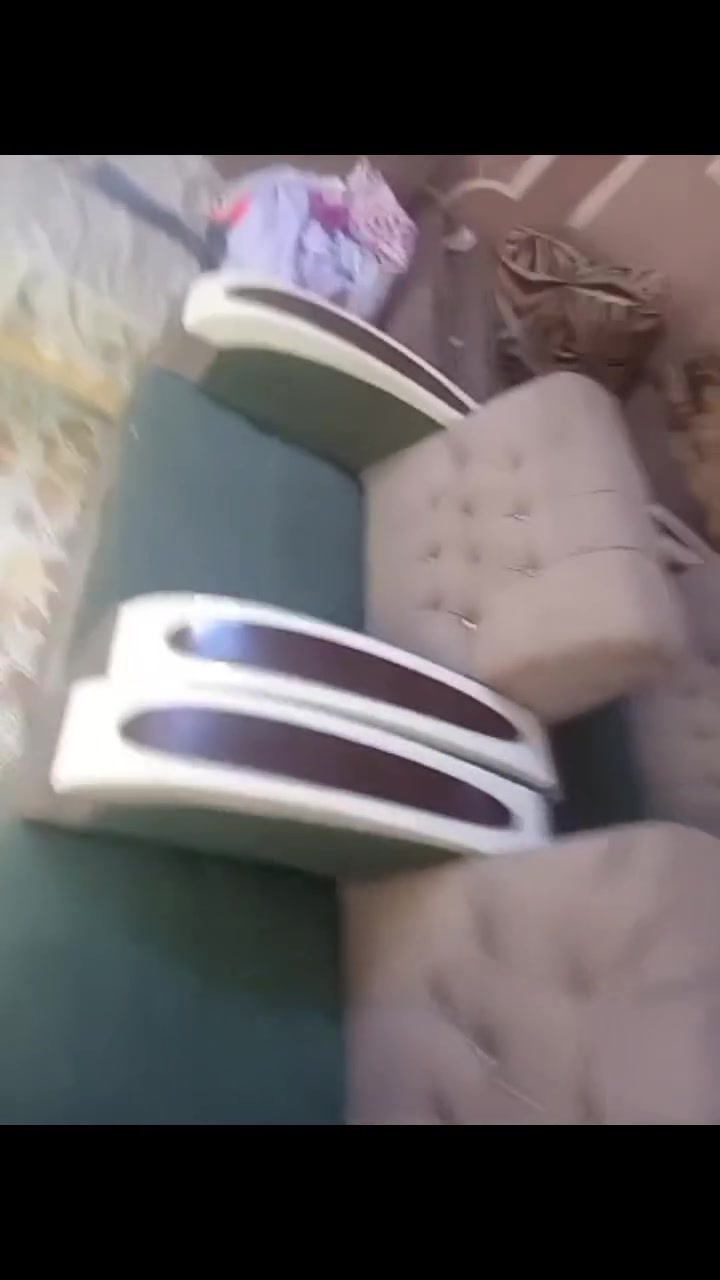 سلام عليكم تخومة ثنين للبيع الازرك ١٠ مقاعد نضيف
 والاتركوازي ٧ مقاعد بيه ضرر بس وحدة 
وماروني كلش نضيف ١٠مقاعد
مكاني الشعب السيدات الاستفسار على رقم ***********
