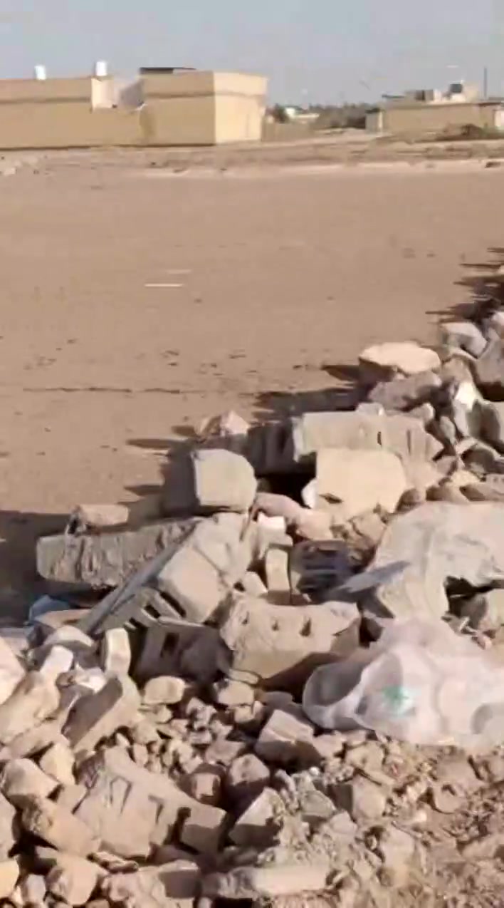 قطعة ٢٠٠م زراعي نزله ال صحن تصير مسافة ٥٠٠م تقريبآ عن الشارع العام كهرباء ماي قريب عليها وباقي التفاصيل بالفديو وسعرها مناسب ***********
