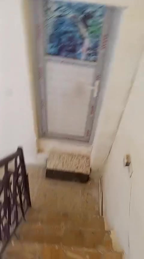 شقه للايجار سر قفليه الحريه الاولى مستقله مساحتها ٧٠ متر تحتوي على غرفتين وصاله كبيره ومطبخ وصحيات وسطح مستقل جاهزه كما موضح في الفديو  العنوان الحريه الاولى داخل الفرع المقابل الى مصرف الرافدين مقابل السوق الاولى جاهزه لسكن عائله صغيره  الاتصال *********** مكلف في النشر
