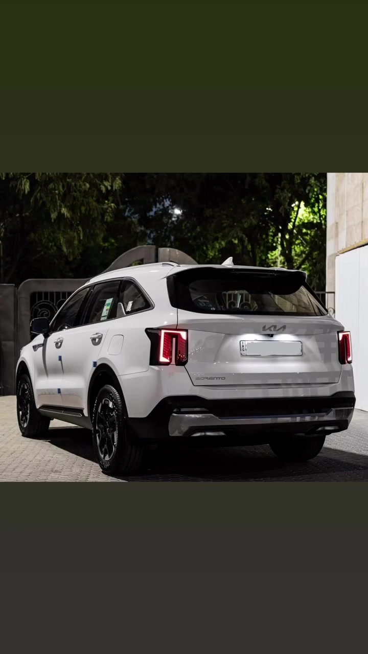 سورنتو 4 سلندر قمارة حديد  2024 KIA SORENTO ضمان الشركة الدولية بوضع الشركة بعدها جديدة جداً مكفوله من الصبغ والتكحيل والبارد رقم بغداد الدولي 
عداد المسافة (10000)  
السعر : 26500$ يعني ( دفترين و 65 ورقة ) 
العنوان : بغداد السيدية 
للاتصال على رقم صاحب السيارة : ***********
